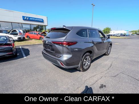 Used 2023 Toyota Highlander XLE image 7