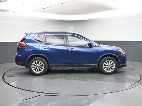 Used 2017 Nissan Rogue SV w/ Sun & Sound Touring Package image 6