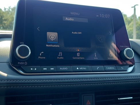 Certified 2025 Nissan Rogue SV FWD image 27