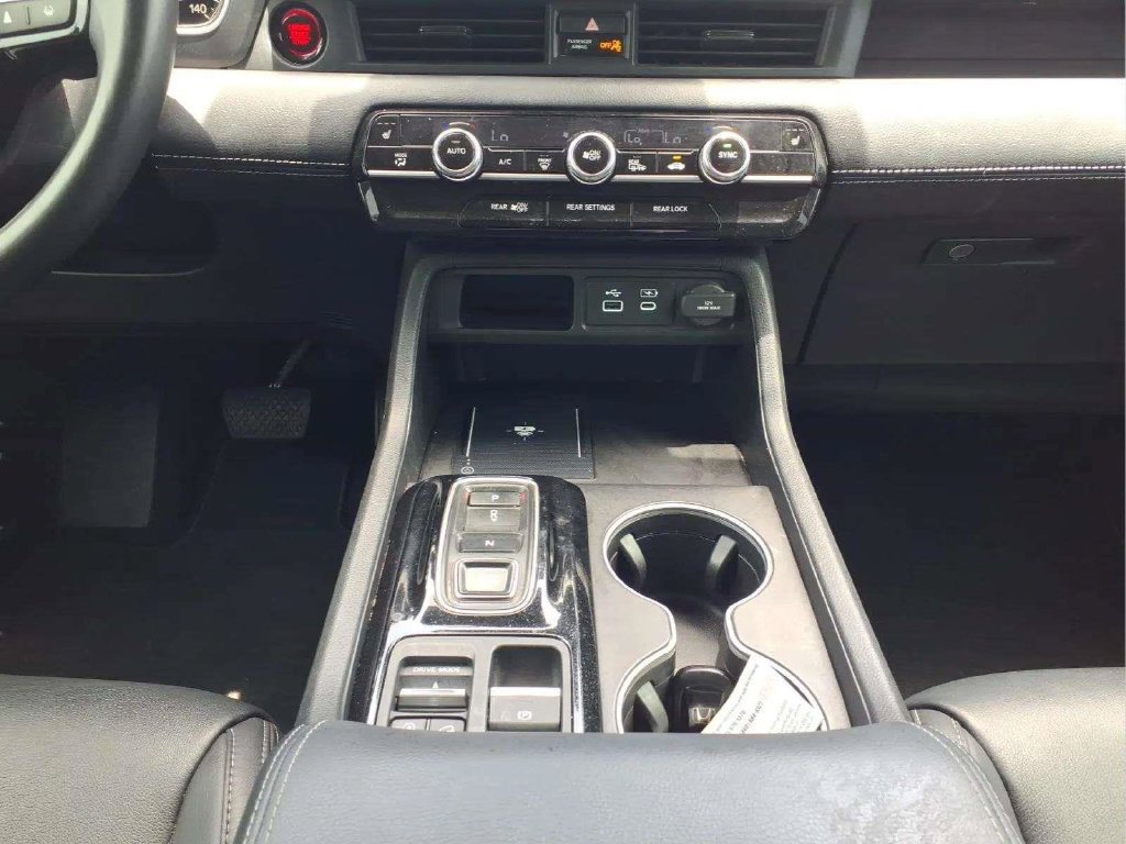 Used 2025 Honda Pilot Touring image 11