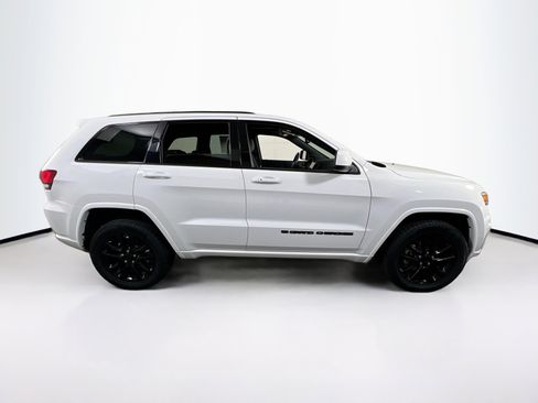 Used 2022 Jeep Grand Cherokee Laredo X image 4