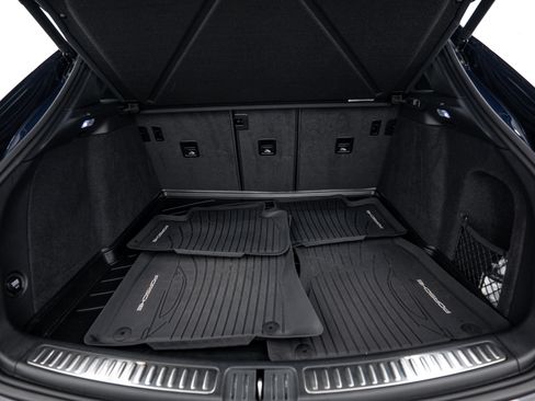 Certified 2021 Porsche Macan AWD/4WD image 25