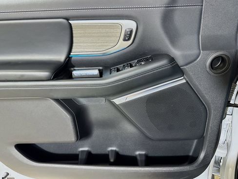 Used 2025 Ford Expedition Platinum AWD/4WD image 16