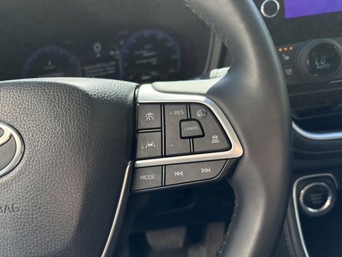 Used 2024 Toyota Grand Highlander Limited image 17