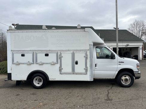 Used 2016 Ford E-350 and Econoline 350 Super Duty w/ Power Windows & Locks Group RWD image 8