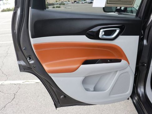 Used 2023 Jeep Compass Limited image 12