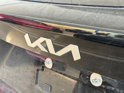 Used 2022 Kia Sorento LX image 9