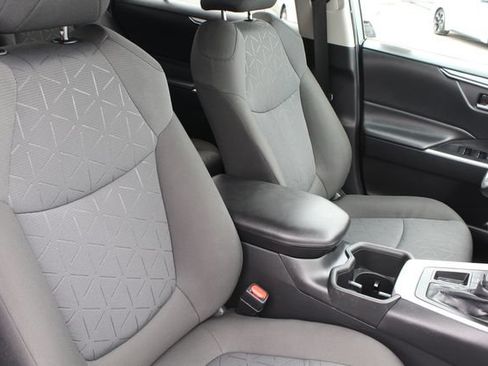 Certified 2022 Toyota RAV4 XLE FWD image 26