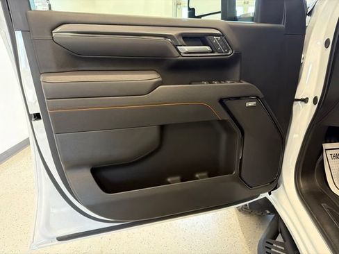 Used 2025 GMC Sierra 2500 AT4 AWD/4WD image 46