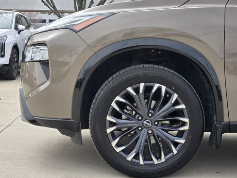 Used 2024 Nissan Rogue Platinum w/ Platinum Premium Package image 14