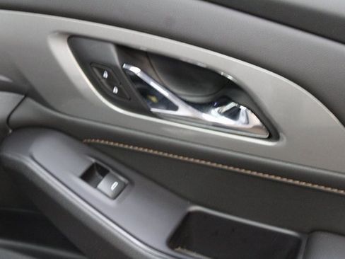 Used 2020 Chevrolet Traverse LT image 9