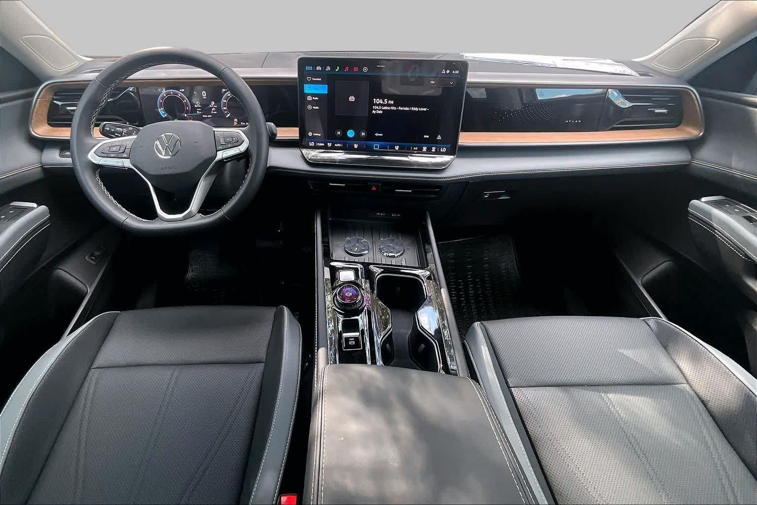 New 2027 Volkswagen Atlas SE FWD image 5