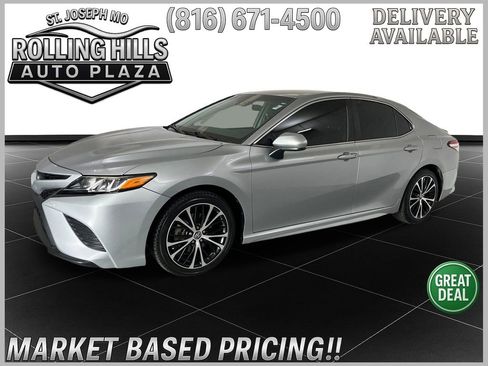 Used 2020 Toyota Camry SE FWD image 1