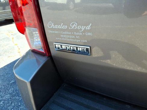 Used 2011 Cadillac Escalade AWD image 6