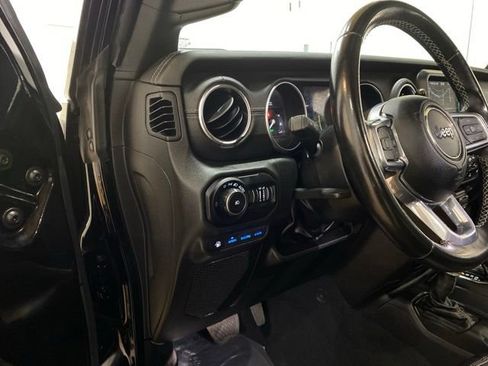 Used 2022 Jeep Wrangler Unlimited Sahara AWD/4WD image 17
