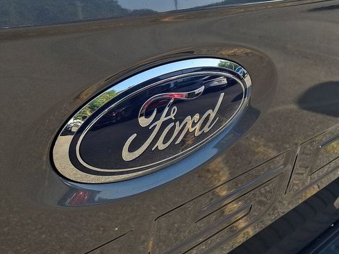 Used 2022 Ford F150 Lariat w/ Trailer Tow Package image 30