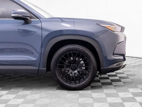 Used 2025 Toyota Grand Highlander AWD image 37