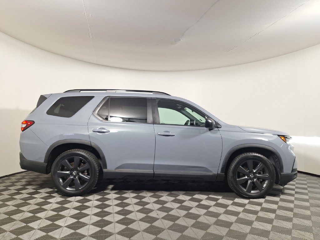 Used 2024 Honda Pilot Sport image 4