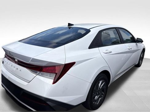 Used 2024 Hyundai Elantra SEL FWD image 10