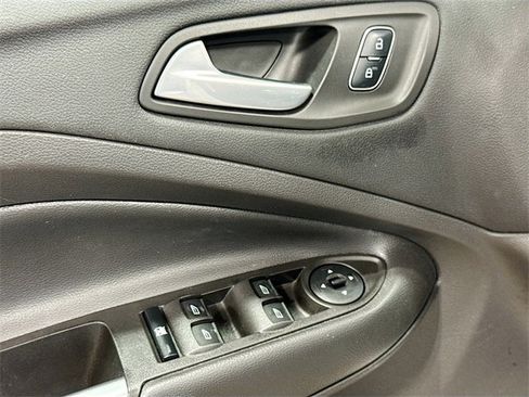 Used 2017 Ford Escape SE image 16