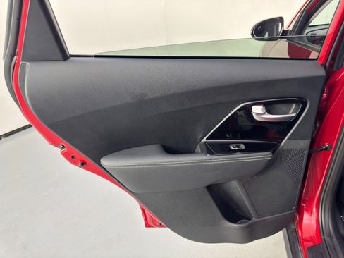 Used 2020 Kia Niro EX image 39