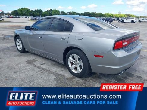 Used 2014 Dodge Charger SE w/ Connectivity Group image 5