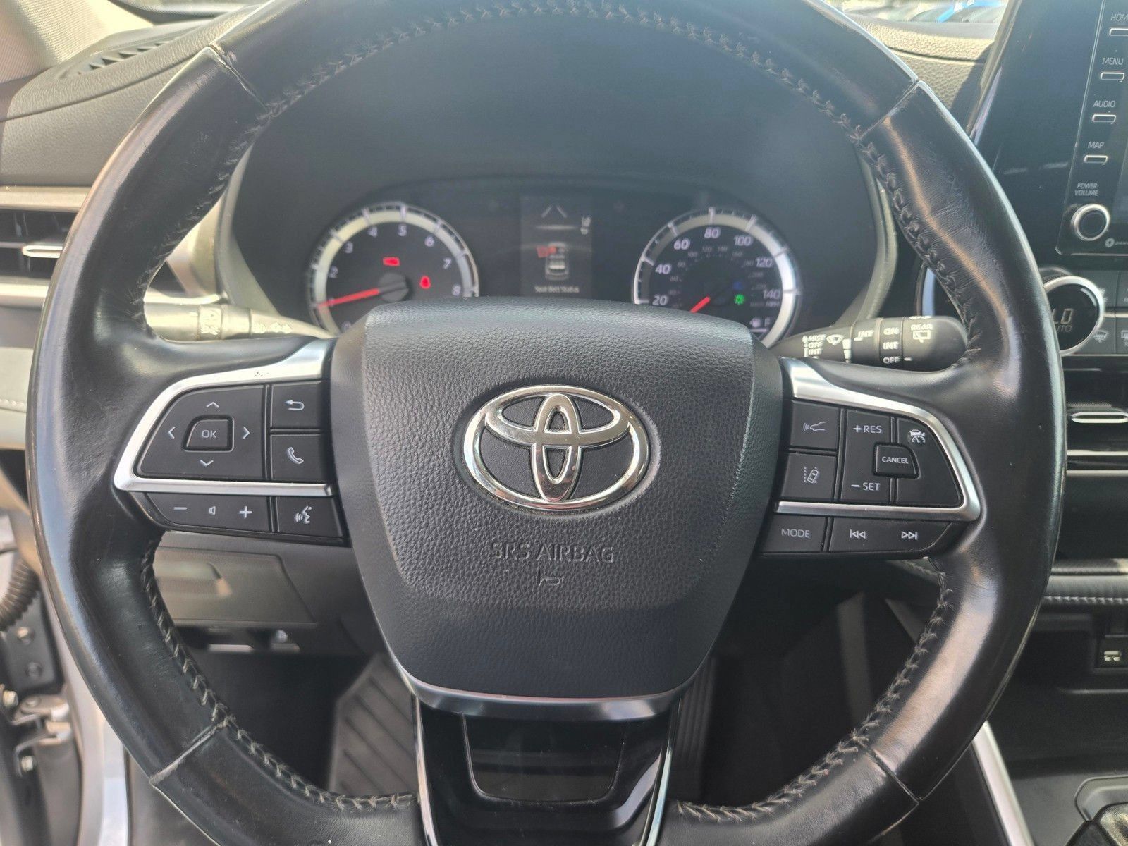 Used 2021 Toyota Highlander LE FWD image 36