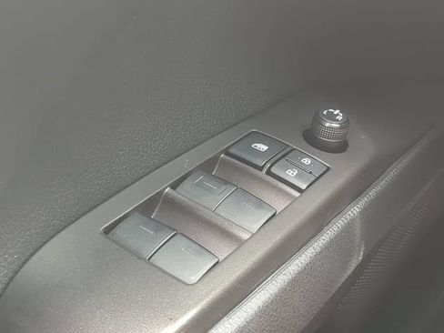 Used 2022 Toyota Camry SE FWD image 23