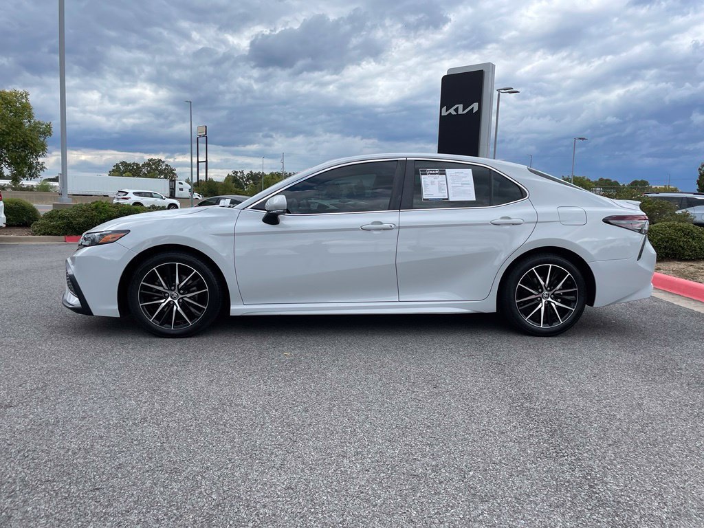 Used 2023 Toyota Camry SE FWD image 4