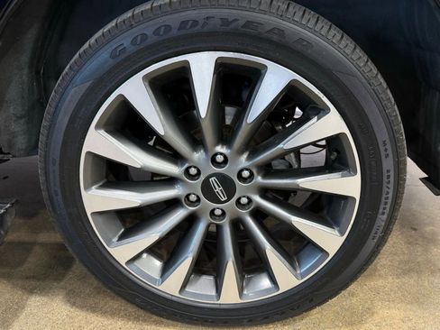 Used 2018 Lincoln Navigator Select image 34