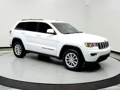 Used 2021 Jeep Grand Cherokee Laredo image 3
