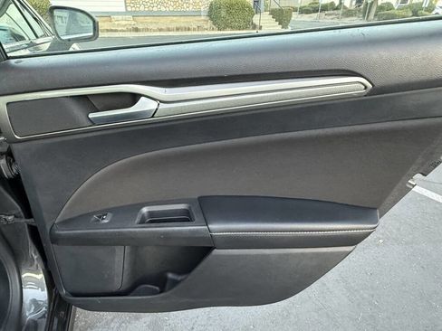 Used 2019 Ford Fusion SE image 18
