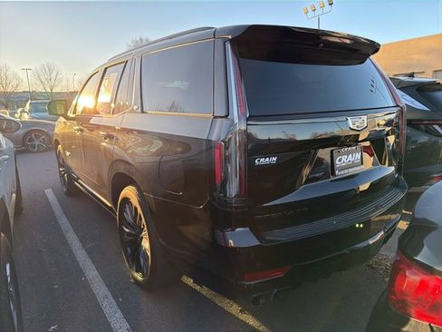 Used 2024 Cadillac Escalade V w/ LPO, ONYX Package image 4