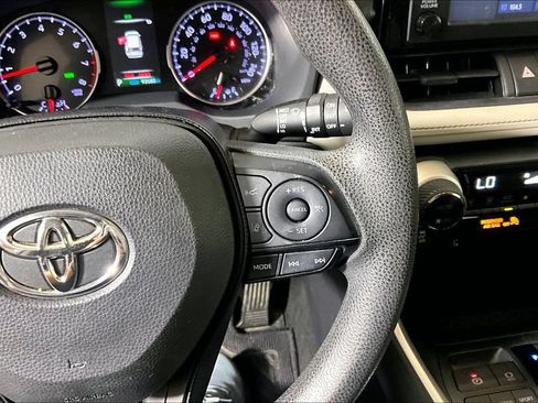 Used 2019 Toyota RAV4 XLE FWD image 15