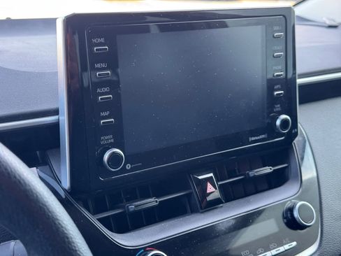 Used 2021 Toyota Corolla LE image 11