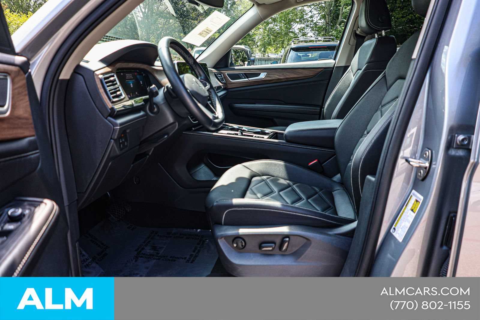 Used 2025 Volkswagen Atlas SE FWD image 17