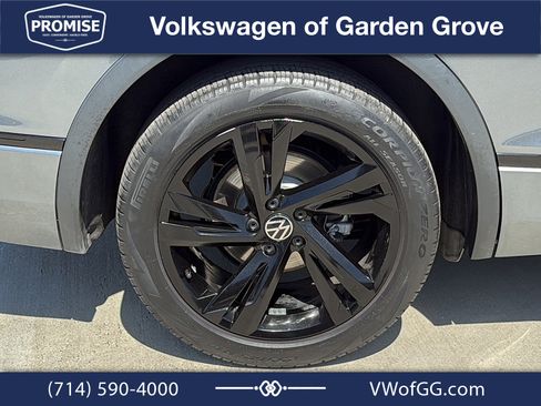 Used 2023 Volkswagen Tiguan SE R-Line FWD image 10