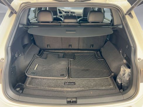 Used 2024 Volkswagen Tiguan SEL R-Line image 35