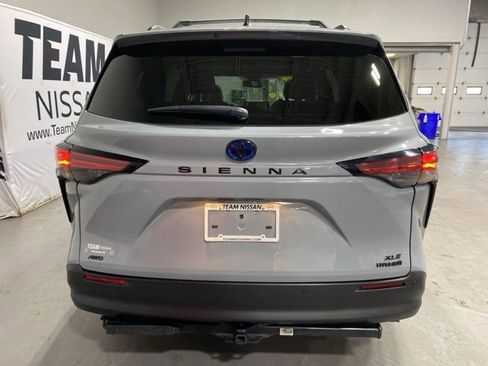 Used 2022 Toyota Sienna XLE Woodland Edition image 5