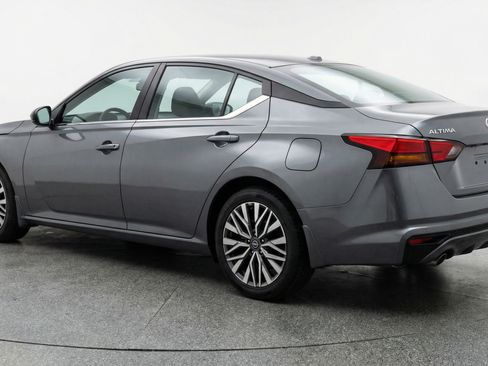 Used 2025 Nissan Altima 2.5 SV image 6