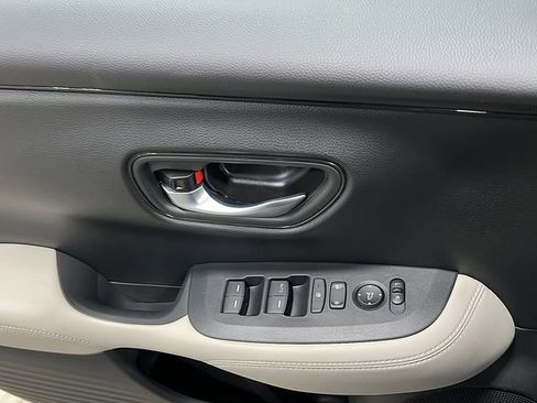 New 2025 Honda HR-V LX image 13