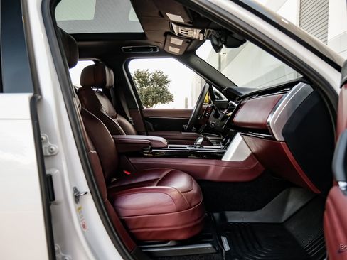 Used 2023 Land Rover Range Rover Long Wheelbase Autobiography image 44