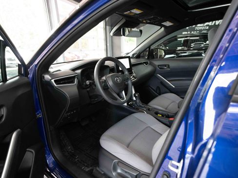 Used 2024 Toyota Corolla Cross AWD Hybrid w/ Moonroof Package image 8
