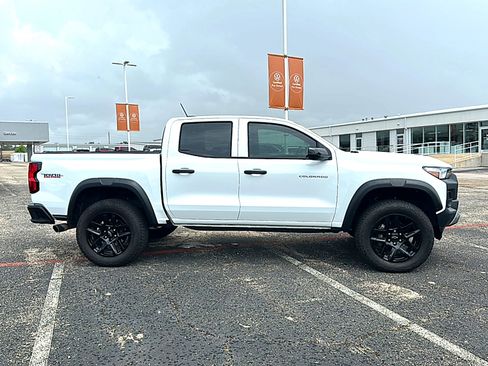 Used 2025 Chevrolet Colorado Trail Boss AWD/4WD image 9