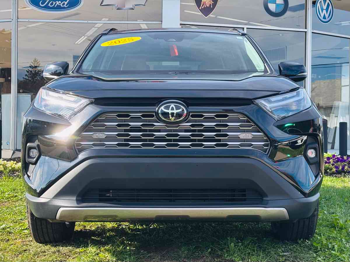 Used 2025 Toyota RAV4 Limited w/ Weather Package AWD/4WD image 18