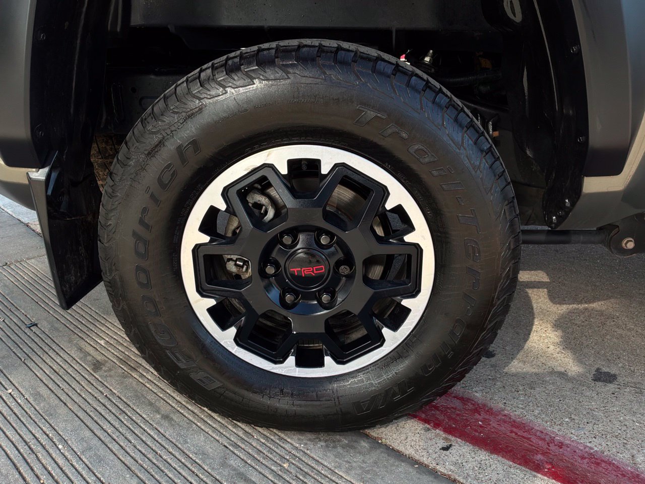 Used 2024 Toyota Tacoma TRD Off-Road w/ TRD Off Road Premium Package AWD/4WD image 9
