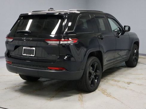 Used 2023 Jeep Grand Cherokee Altitude image 11