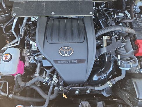 Used 2025 Toyota Highlander LE image 29