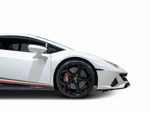 Used 2020 Lamborghini Huracan EVO image 21