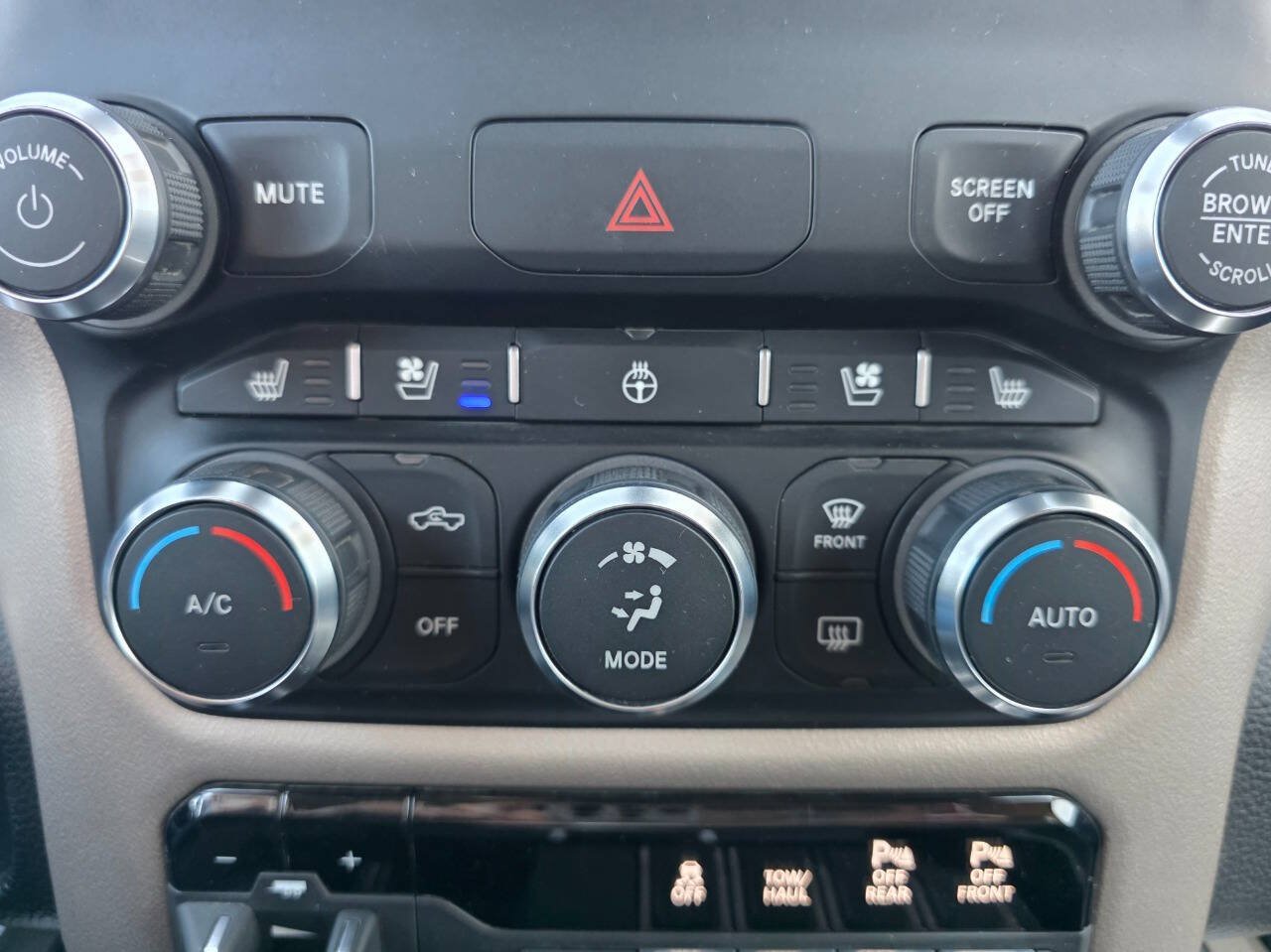 Used 2021 RAM 1500 Laramie AWD/4WD image 18